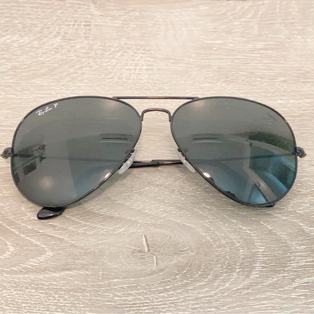 Ray-Ban RB3025 Aviator Classic Sunglasses with Black Frame